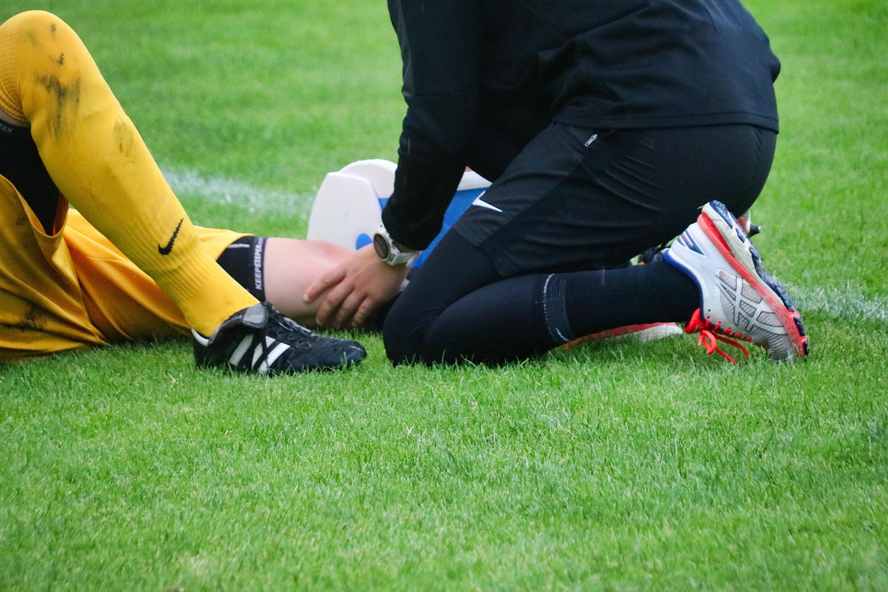 Come alleviare il dolore al ginocchio durante l'attività fisica con una fascia di compressione
